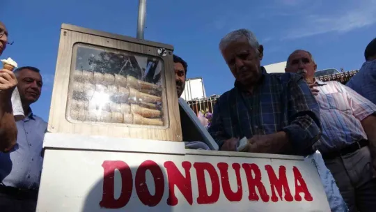 Onlar kentin dondurmacı dedeleri