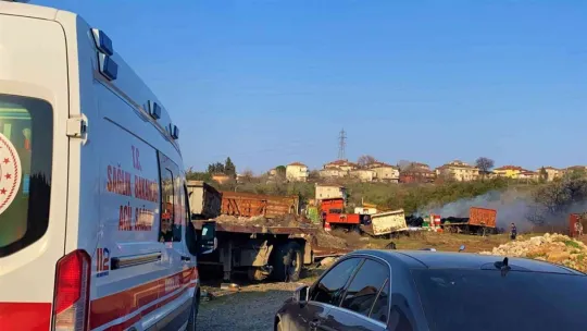 Onlarca iş makinesi lastiği alev alev yandı
