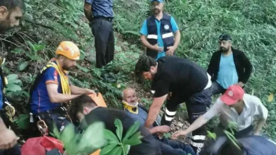 Sakarya'da 570 metreden dere yatağına yuvarlandı