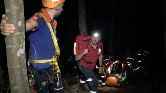Sakarya'da 570 metreden dere yatağına yuvarlandı