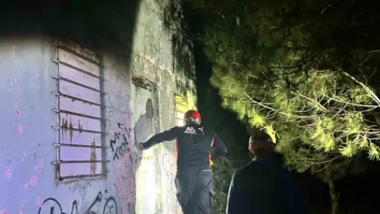 Ormanlık alanda kaybolan genç yarı baygın halde bulundu