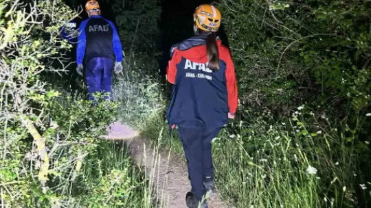 Ormanlık alanda kaybolan genç yarı baygın halde bulundu