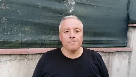 Ormanlık alanda yeniden çıkan yangını muhtar söndürdü!