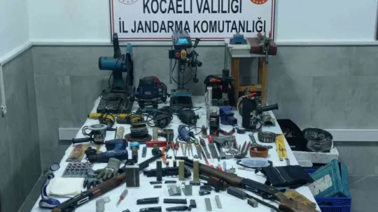 Ormanlık alandaki kumar oynarken yakalandılar