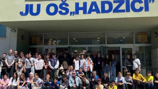 Ortaokul öğrencileri 8 günde 6 ülke gezdi: Kardeş okullarına ağaç diktiler