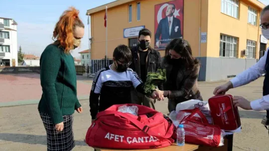 Ortaokulda deprem tatbikatı yapıldı