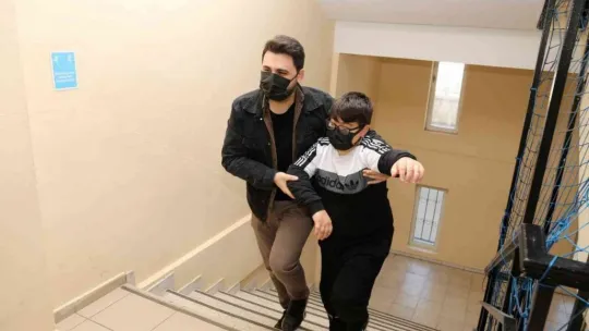 Ortaokulda deprem tatbikatı yapıldı