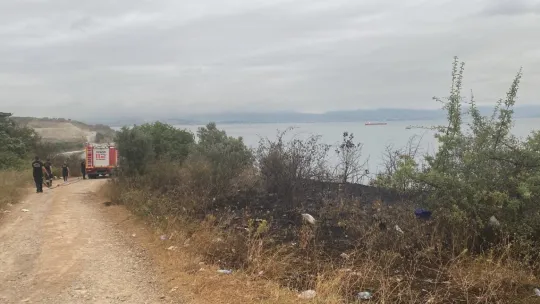 Otluk alanı ateşe verip kaçtı
