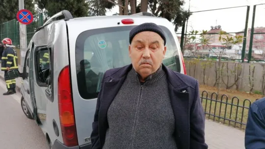 Otobüs durağa çarptı, bekleyen yolcular altında kaldı: 3 yaralı