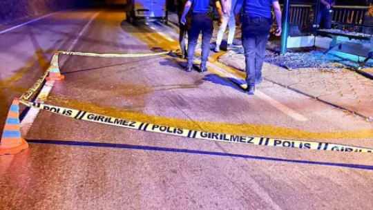 Otobüs durağına saldırdılar: Çevresinde kalıntılar bulundu