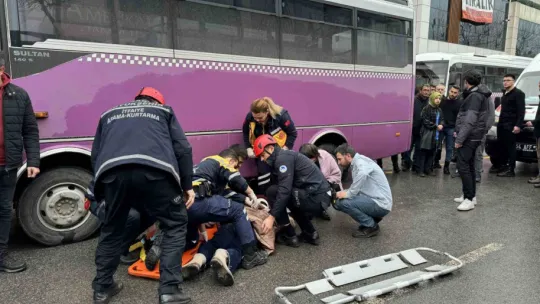 Otobüs durağında feci kaza: Kadın, geri manevra yapan otobüsün altında kaldı