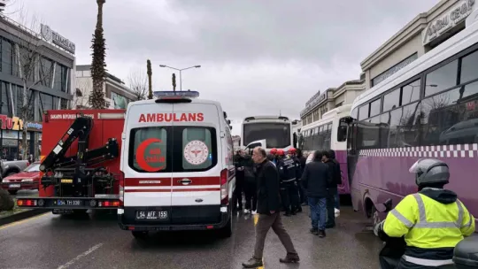Otobüs durağında feci kaza: Kadın, geri manevra yapan otobüsün altında kaldı