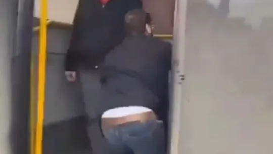 Kocaeli'de otobüs şoförü yolcuya bıçak çekti