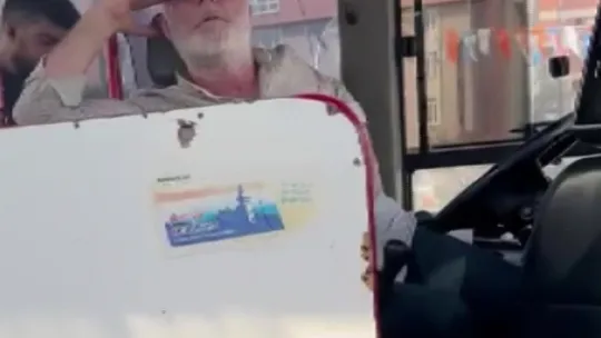 Otobüste bebek arabası kavgası