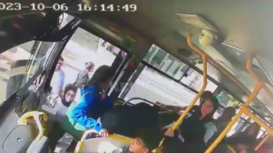 Otobüste fenalaşan öğrenci için güzergah değiştirdi