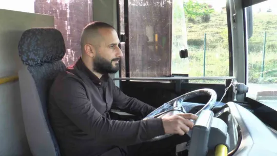 Otobüste fenalaşan öğrenci için güzergah değiştirdi