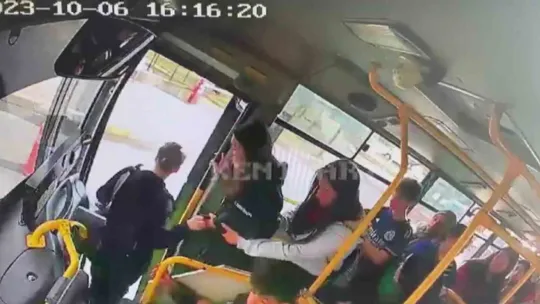 Otobüste fenalaşan öğrenci için güzergah değiştirdi
