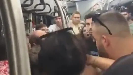 Otobüste tekme tokat birbirlerine girdiler