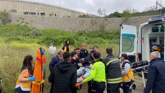 Otomobil 10 metrelik istinat duvarından uçtu: 5 ağır yaralı