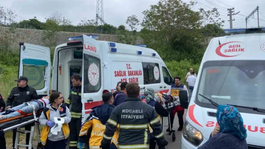 Otomobil 10 metrelik istinat duvarından uçtu: 5 ağır yaralı