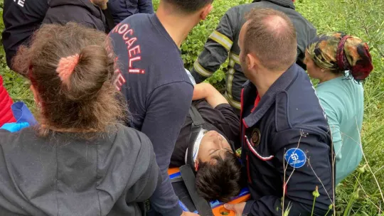 Otomobil 10 metrelik istinat duvarından uçtu: 5 ağır yaralı