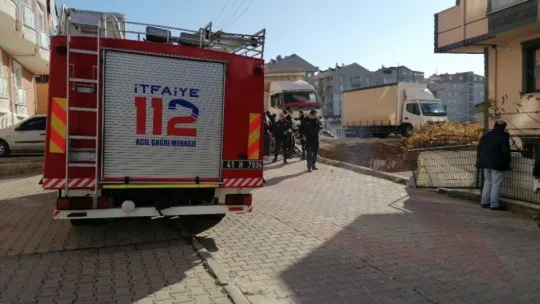 Otomobil 2 metre yükseklikten bahçeye düştü: 4 yaralı!