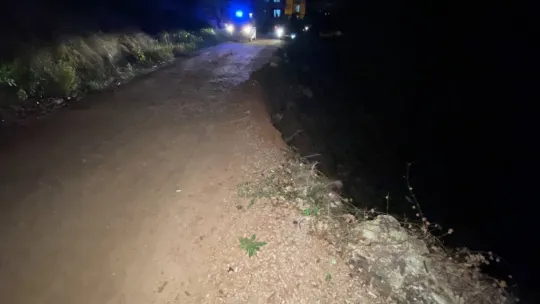 Otomobil 35 metrelik uçurumdan dere yatağına uçtu