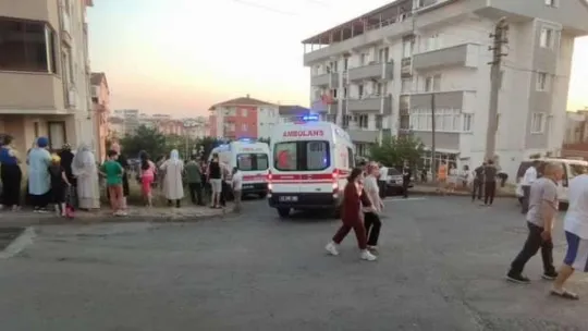 Otomobil bahçeye uçtu! Yaralılar var!