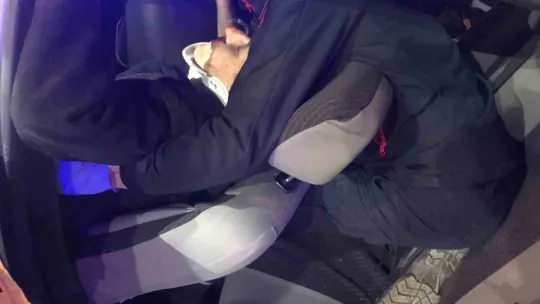 Otomobil bariyere saplandı: 4 yaralı