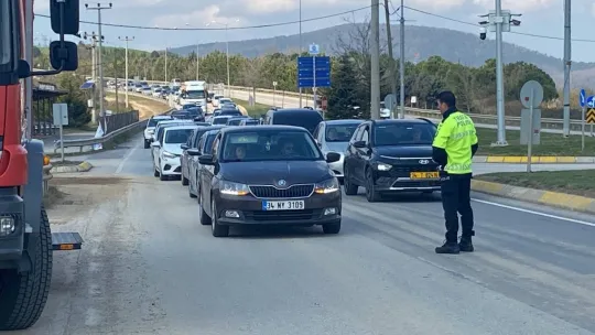 Otomobil belediye otobüsüne çarptı: 1 yaralı