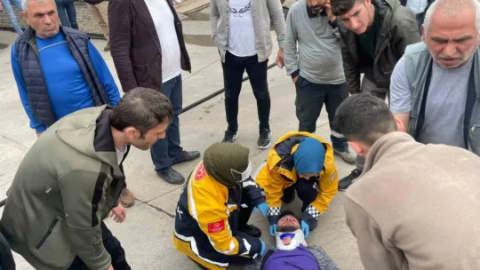 Otomobil benzin istasyonuna daldı, o anlar kameraya yansıdı