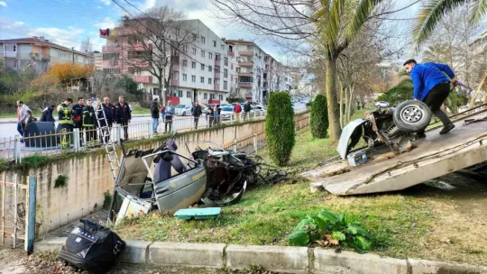 Otomobil dereye uçtu
