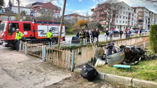 Otomobil dereye uçtu