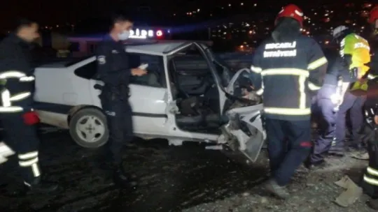 Otomobil hafif ticari araçla çarpıştı: 2 yaralı