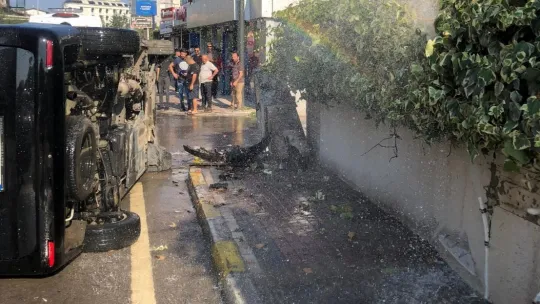 Otomobil ile çarpışan hafif ticari araç devrildi: 1 yaralı
