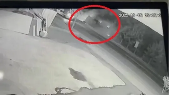 Otomobil ile çarpışan işçi servisi devrildi: 8 yaralı