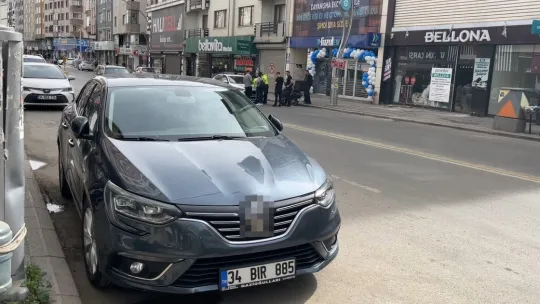 Otomobil ile çarpışan motokurye yaralandı