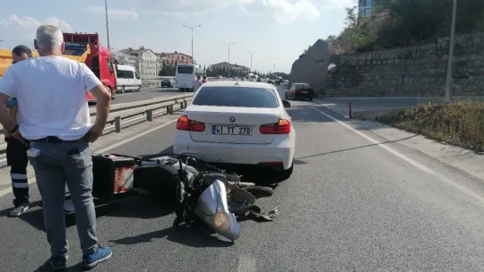 Otomobil ile çarpışan motosikletli ağır yaralandı