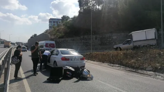 Otomobil ile çarpışan motosikletli ağır yaralandı