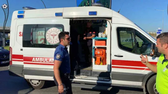 Otomobil ile çarpışan motosikletli ağır yaralandı