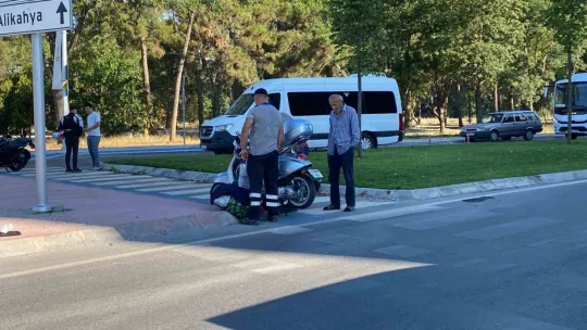 Otomobil ile çarpışan motosikletli ağır yaralandı