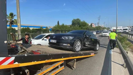 Otomobil ile çarpışan pikap takla attı