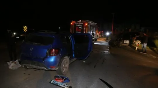 Otomobil ile hafif ticari araç çarpıştı: 4 yaralı!