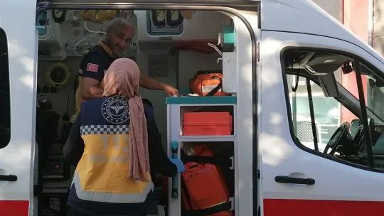 Otomobil ile hafif ticari araç çarpıştı