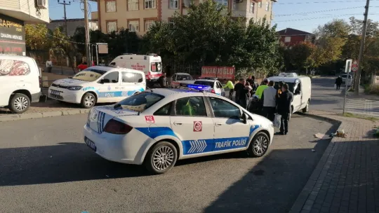 Otomobil ile hafif ticari araç çarpıştı