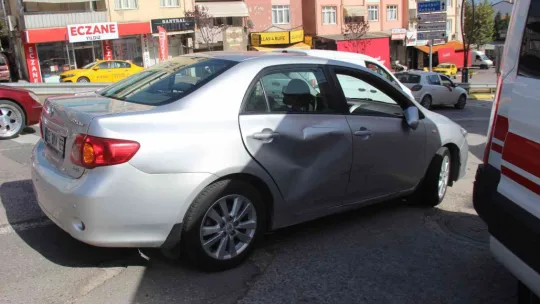 Otomobil ile motosiklet çarpıştı: 1 yaralı