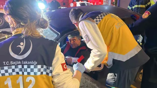 İzmit'te otomobil ile pikap çarpıştı: 1 Yaralı!