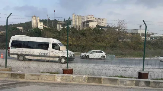 Otomobil ile servis çarpıştı: 1 yaralı