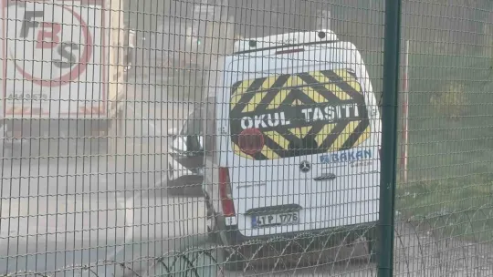 Otomobil ile servis çarpıştı: 1 yaralı