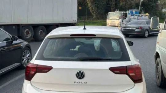 Otomobil ile servis çarpıştı: 1 yaralı